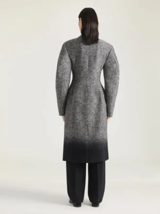Aansluitende Cocoon-jas in jacquard met visgraatmotief van gemengde wol Aansluitende Cocoon-jas in jacquard met visgraatmotief van gemengde wol