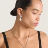 Asymmetrische oorbellen met kristallen en parels Asymmetrische oorbellen met kristallen en parels