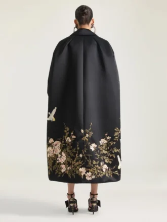 Cocoonjas van satijn met borduursels en cape