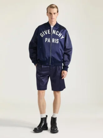 Couture-bomberjack in satijn met geborduurde Givenchy Paris-tekst