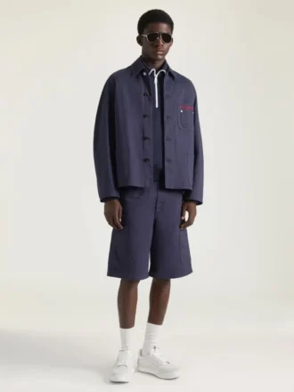Couture-jasje met naden in denim, geborduurd met Givenchy Paris