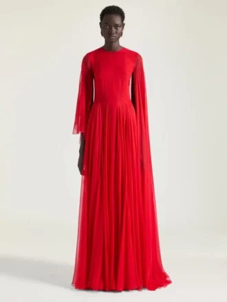 Gedrapeerde avondjurk van chiffon met cape