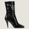 GIVENCHY-enkellaarsjes met vierkante hak en tape-detail, van leer GIVENCHY-enkellaarsjes met vierkante hak en tape-detail, van leer