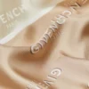 Givenchy Shadow tweekleurige vierkante sjaal van zijde Givenchy Shadow tweekleurige vierkante sjaal van zijde