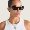 Givenchy Tape Earcuff van metaal en email Givenchy Tape Earcuff van metaal en email