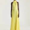 Halternek-avondjurk van zijden chiffon met strikdetail Halternek-avondjurk van zijden chiffon met strikdetail