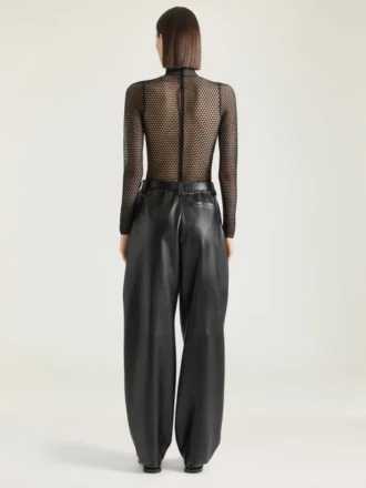 Lichaam van mesh met Givenchy-signatuur
