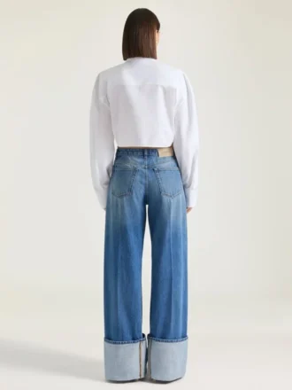 Middelblauwe jeans met omgeslagen pijpen