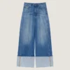 Middelblauwe jeans met omgeslagen pijpen Middelblauwe jeans met omgeslagen pijpen