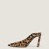 Mules met puntige hak van leer met pony-effect en luipaardprint Mules met puntige hak van leer met pony-effect en luipaardprint