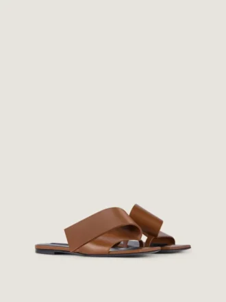 Platte sandalen met vierkante neus van leer