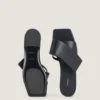 Platte sandalen met vierkante neus van leer Platte sandalen met vierkante neus van leer