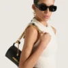 Pout-tasje van leer met Lucky Charms-ketting Pout-tasje van leer met Lucky Charms-ketting