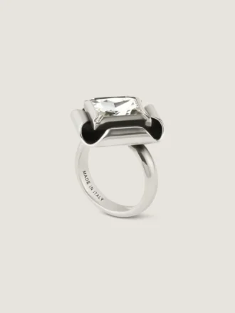Ring met gedeconstrueerde kristallen van metaal en kristallen