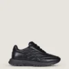 Sneakers van glanzend gewatteerd leer