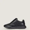 Sneakers van glanzend gewatteerd leer