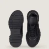 Sneakers van glanzend gewatteerd leer
