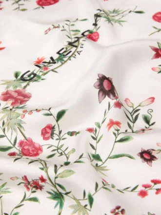 Square in zijde met bloemenprint
